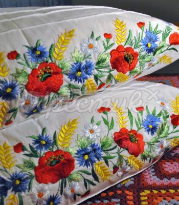 Наволочка с вышивкой для подушки цветочное поле фото