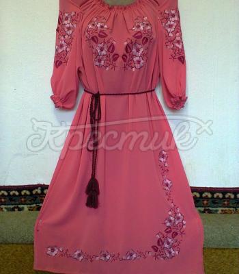 Женское вышитое платье "Розовые лепестки" фото