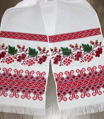 Белый рушнык с красной вышивкой украинский дизайн