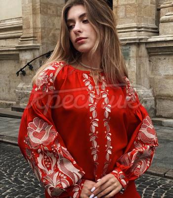Красная женская вышиванка "Жарптицы любви" фото вышиванки