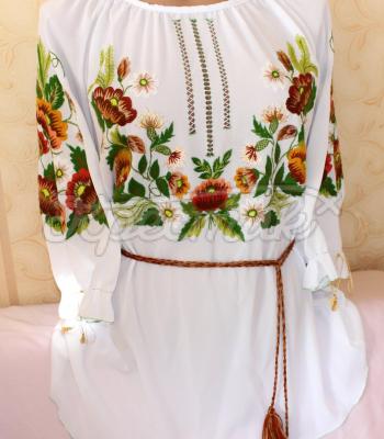 Белая женская вышиванка "Цветочек" фото