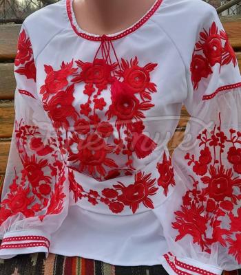 Белая женская вышиванка "Олеандр" фото