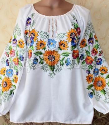 Женская вышитая рубашка "Поле цветов" фото