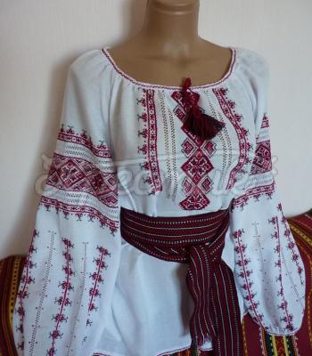 Женская вышиванка белая "Красная роскошь" Фото Крестик Киев