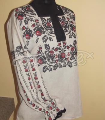 Традиционная вышитая блузка "Классическая роза" фото