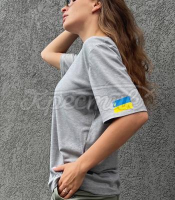 Патріотична жіноча футболка з гербом та прапором купити