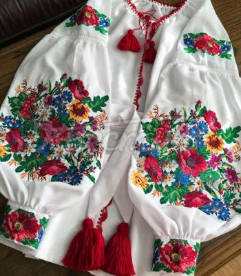 Женская вышитая блуза "Цветочное поле" фото
