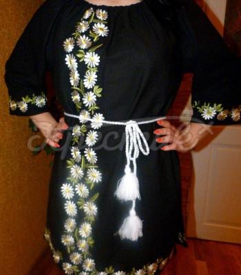Вышитое женское платье "Ромашки на лугу" фото