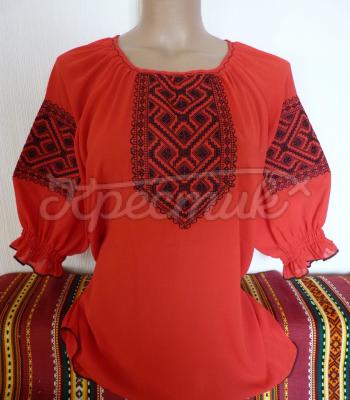Женсая вышитая блузка "Яркий орнамент" фото
