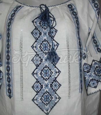 Женская вышитая рубашка "Голубые ромбы" фото