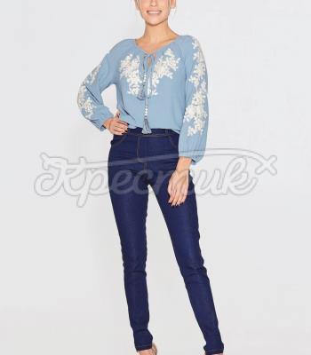 Женская голубая блуза с вышивкой "Дана" фото