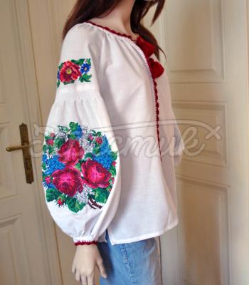 Белая женская вышиванка " Букет цветов" фото