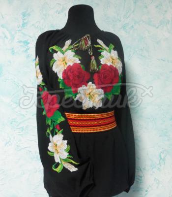 Украинская черная вышиванка "Розы и лилии" фото
