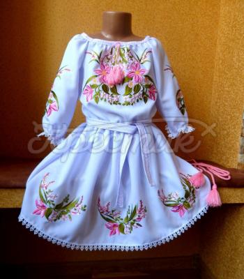 Детское вышитое платье "маленькая лилия" фото