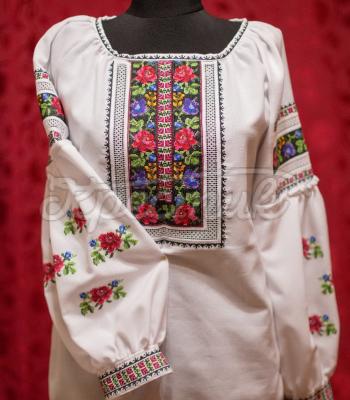 Женская вышиванка с борщевскими цветами "Райская" фото Крестик 