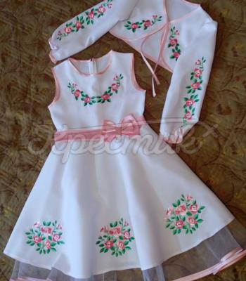 Вышитое платье для девочки "Розовые цветочки" фото