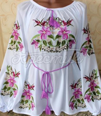 Жіноча біла блузка вишиванка з бузковими ліліями