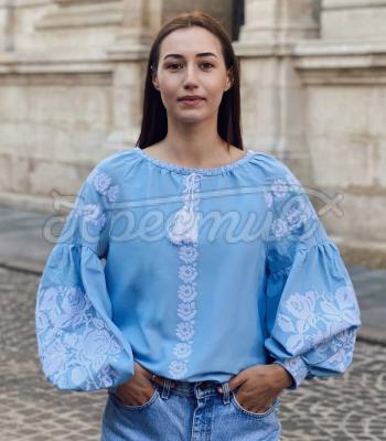 Блакитна жіноча вишиванка квіткова "Сільвія" купити блузку вишиванку