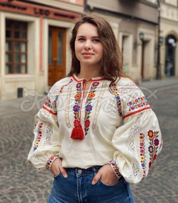 Квіткова вишиванка на льняній тканині "Лорейн" купити блузку Київ