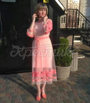 Нарядное розовое платье с вышивкой на евросетке "Катрин" фото