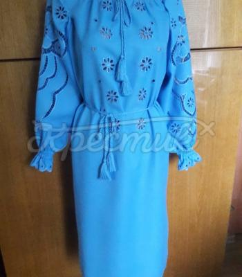Голубое платье с вышивкой ришелье "Цветочная лагуна" фото