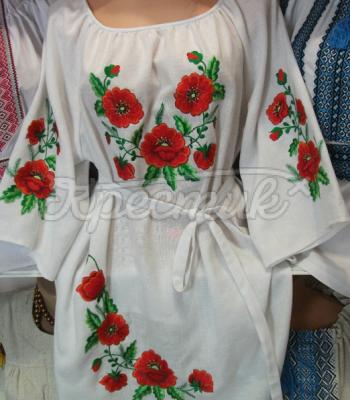 Украинское белое платье с вышитыми маками