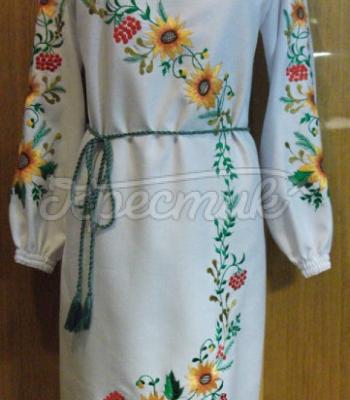 Платье в украинском стиле с вышивкой