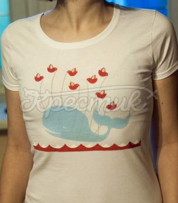 Женская футболка ручной росписи "Мечтающий кит" фото