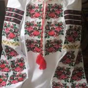 Біла жіноча вишиванка "Квітник" фото