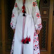 Біле вишите плаття "Мелодія" фото