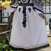 Біле вишите плаття "Дженіфер" фото