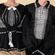 Парные вышиванки "В черном цвете" фото