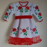 Детское платье вышиванка "Атласные розы" фото