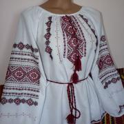 Колоритная женская вышиванка "Цветочное бордо"