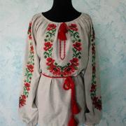 Женская вышиванка с вышитыми маками
