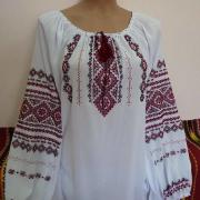 Женская вышиванка на белом шифоне