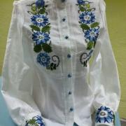 Вышитая рубашка "Цветочное ожерелье" фото
