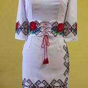 Женское вышитое платье " Геометрические узоры и розы" купить