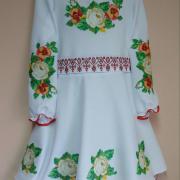 Детское вышитое платье "Чайные розы" фото