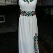 Нежное женское вышитое платье в греческом стиле фото