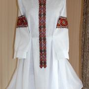 Женское вышитое платье ручной работы Геометрия фото