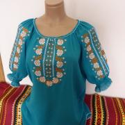 Женская вышиванка "Чайные розы" фото