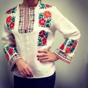 Женская вышиванка "Поле маков" фото