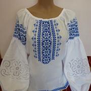 Жіноча вишиванка "Рішельє мелоді" фото вишиванок з рішельє