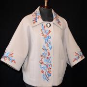 Нежный вышитый женский жакет фото