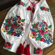 Женская вышитая блуза "Цветочное поле" фото