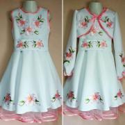 Детское вышитое платье с поясом  "Розовая лилия" фото