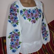 Женская вышиванка гладью "Цветочное счастье" белая
