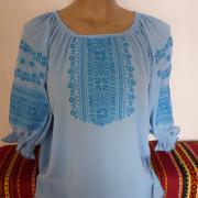 Вышитая женская шифоновая блузка "Синие узоры" фото