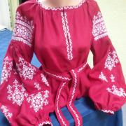 Вышитая женская блузка на льне пламя фото